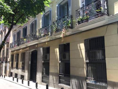 NEW APT-LOCATION LOCATION LOCATION!(BAR)
