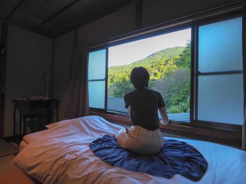 Pemandangan gunung umum atau pemandangan gunung yang diambil dari rumah tamu ini