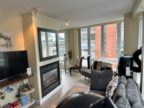 Televisyen dan/atau pusat hiburan di Penthouses of Beach Ave