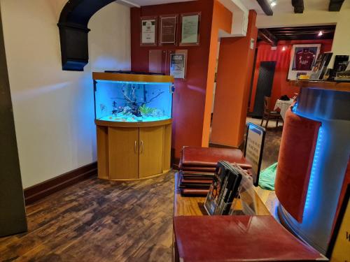 Dapur atau dapur kecil di Room near East Midland Airport 5
