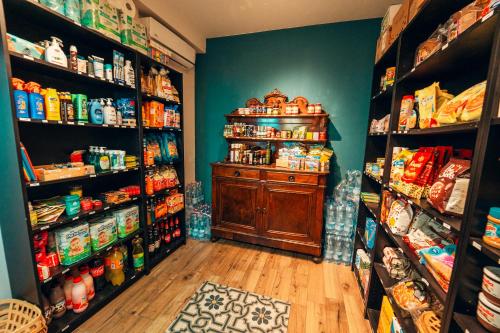 a room with a store with lots of food at Park Residence Il Gabbiano in Moniga