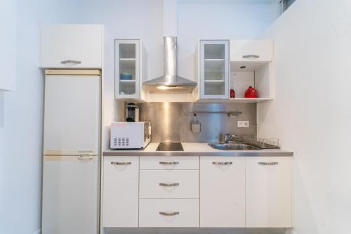 Photo de la galerie de l'établissement Le Courcelles - studio proche Arc de Triomphe, à Paris