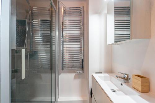 Photo de la galerie de l'établissement Le Courcelles - studio proche Arc de Triomphe, à Paris