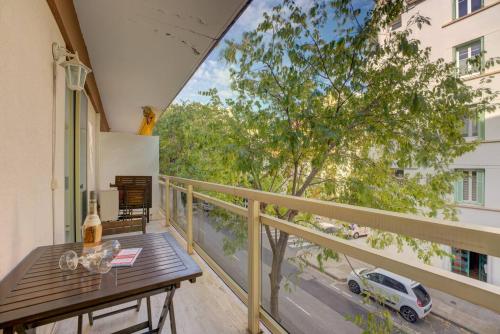 Elegant Apt w/2 Terraces/Mins to Beach & Shops