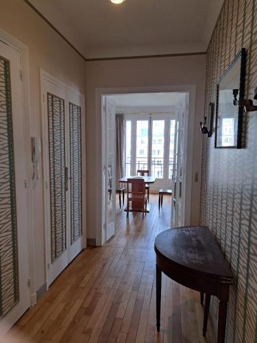 Bright & elegant appartment with view over Invalides, near St Germain des Prés