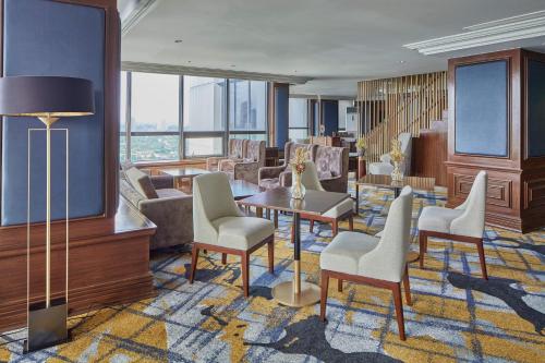 Гостиная зона в Holiday Inn & Suites Manila Galleria by IHG