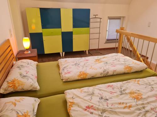 Ένα ή περισσότερα κρεβάτια σε δωμάτιο στο Ferienhaus ImObstgarten Diez