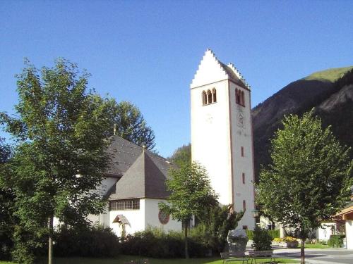 Ein allgemeiner Bergblick oder ein Berglick von des Ferienhauses aus