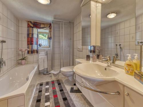 Ένα μπάνιο στο Holiday home Sterl in Eppenschlag