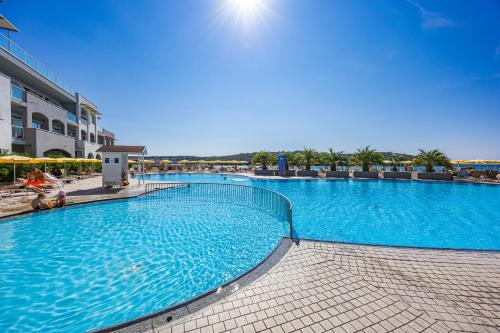 Piscine de l'établissement Family Resort del Mar ou située à proximité