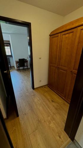 an empty room with a wooden floor and a large doorway at Dom Pracy Twórczej Stowarzyszenia Filmowców Polskich w Kazimierzu Dolnym in Kazimierz Dolny