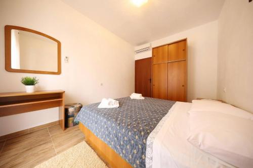 Katil atau katil-katil dalam bilik di Knež - Relaxing Apartments Near the Sea on Mali Iž