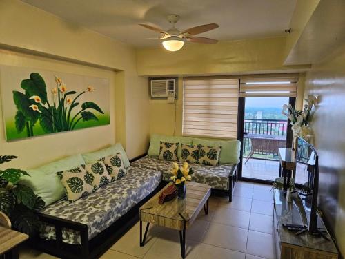 Χώρος καθιστικού στο BalaiCo Tagaytay 10F 1BR 57Sqm with Huge balcony