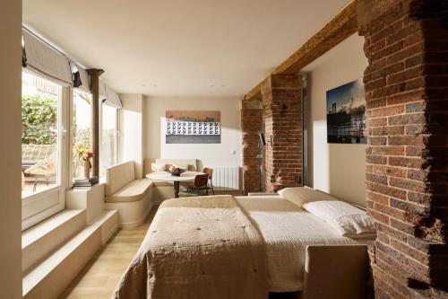 Stylish 2BR & 2BA with private terrace