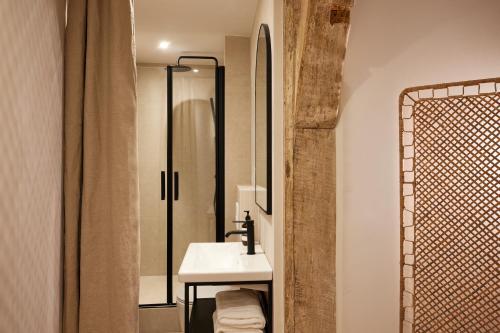 Stylish 2BR & 2BA with private terrace