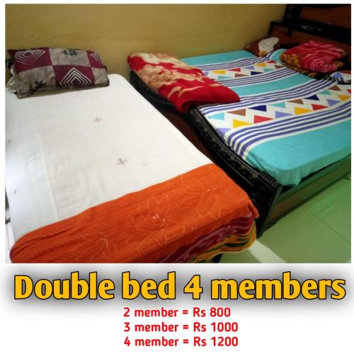Ένα ή περισσότερα κρεβάτια σε δωμάτιο στο Shree Balashish Home Stay