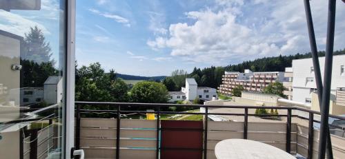 Hainz Panorama Deluxe Fernblick mit Sauna und Poolにあるバルコニーまたはテラス