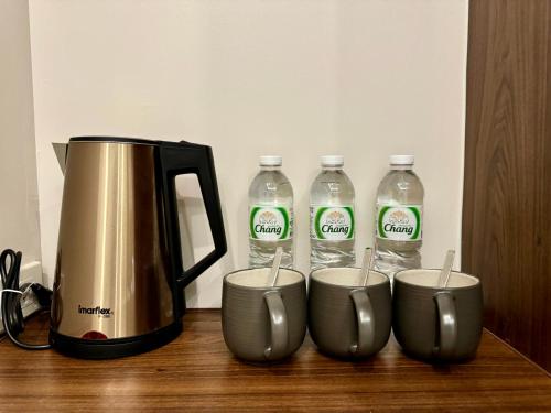 Kemudahan buat kopi dan teh di AVALAN PhayaThai airport link