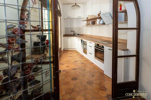 Dapur atau dapur kecil di Le Château d'Aiguèze