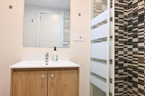 For You Rentals Acogedor apartamento TEMPORAL de un dormitorio en Chamartin MMA322B