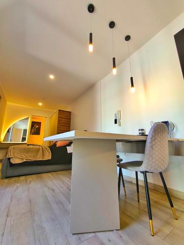a kitchen with a table and a chair in a room at Republica del Salvador Coliving Ecuador XOE in Quito