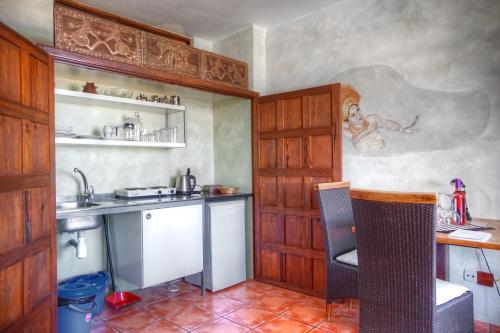 Η κουζίνα ή μικρή κουζίνα στο The Gomera Lounge