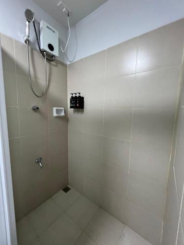 Een badkamer bij Fullerton Suites