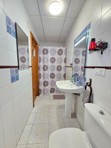 Koupelna v ubytování Casa Rural "OLIVER" Bardenas