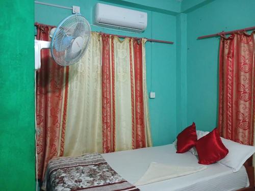 Postel nebo postele na pokoji v ubytování Tiger Corner Inn Homestay