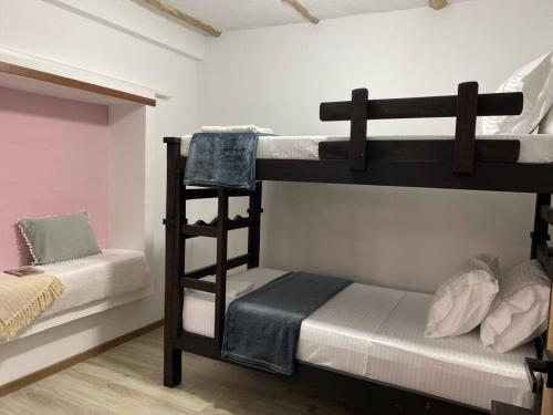 Una cama o camas en una habitación de Casaboutiquemariajose