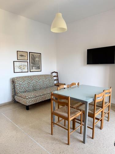 Televisyen dan/atau pusat hiburan di Perla Marina Apartments