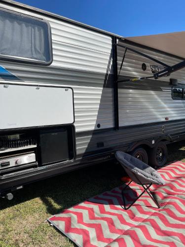 Φωτογραφία από το άλμπουμ του Modern Camper For Rent At Caddo Lake With Kayaks σε Oil City
