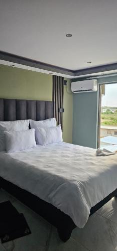 Postel nebo postele na pokoji v ubytování Adelina Hotel