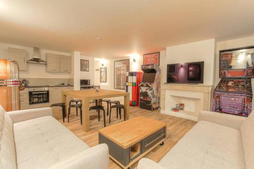 Hollywood Nostalgia, 8 personnes - parking, Terreaux