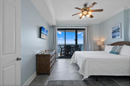 En eller flere senge i et værelse på Grand Pointe Unit 205