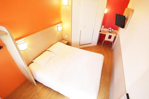 Postel nebo postele na pokoji v ubytování Premiere Classe Orange