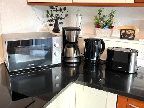 Dapur atau dapur kecil di Ferienhaus "Jonagold" Meppen Ebenerdig Carport Terrasse Free WiFi 2 Schlafzimmer Küche Gäste-WC Wallbox