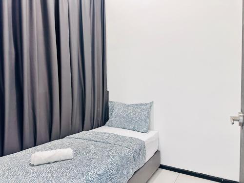 a small bedroom with a bed and a curtain at New Comfy Urban Suite Homestay at Georgetown for family by Urban Staycations LOD in Jelutong
