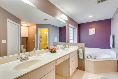 a large bathroom with two sinks and a tub at 4 Mi to Beach Family-Friendly Home in Navarre in Navarre