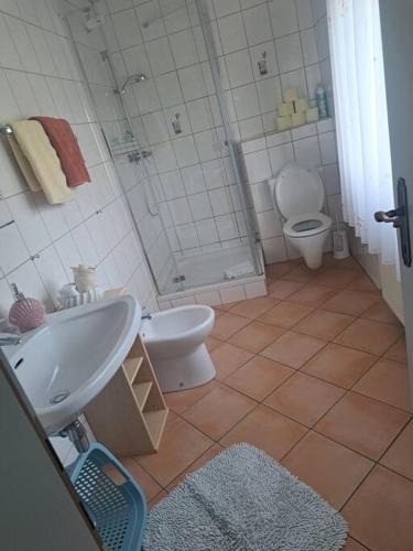 a bathroom with a sink and a toilet and a shower at Ferienwohnung direkt am See 2 in Altmünster
