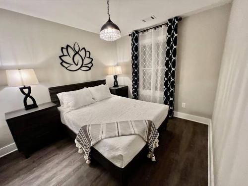 a bedroom with a large bed and a window at Charming Gainesville Townhome 2 in Gainesville