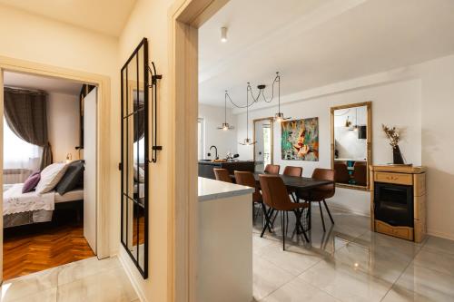 Postel nebo postele na pokoji v ubytování Deluxe Apartment RoMa