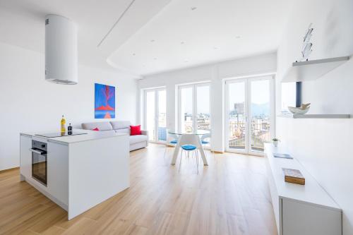 AT Twenty-ONE New Apt - EXCLUSIVE PANORAMIC Views!