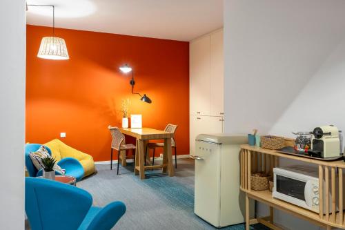 A kitchen or kitchenette at Hostal Barcelona Centro
