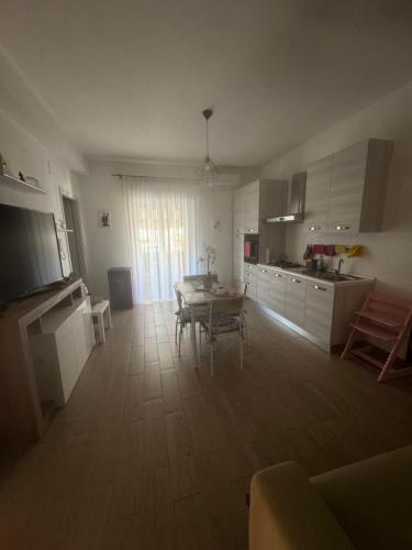 Η κουζίνα ή μικρή κουζίνα στο Casa Sole Sofiè