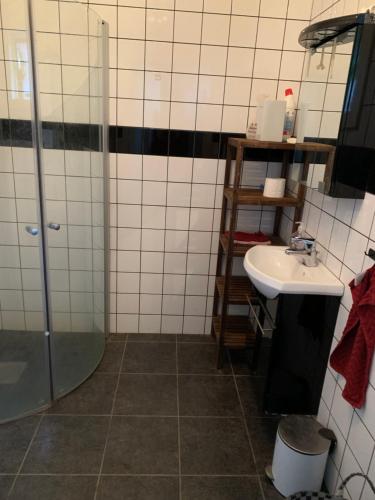 Koupelna v ubytování Gårdshus 1