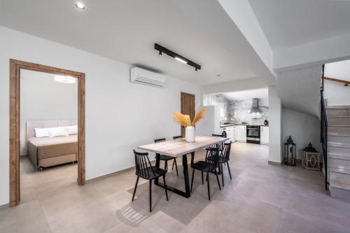 a kitchen and dining room with a table and chairs at Villa Costazia in Kalithies