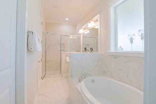 Koupelna v ubytování Sleeps 8 Spacious 5 bedrooms 5baths