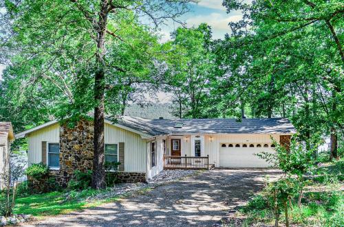 Το κτήριο όπου στεγάζεται  η παραθεριστική κατοικία