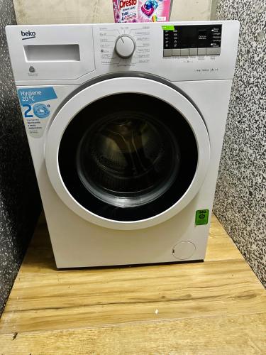 a white washing machine sitting on top of a counter at Cats & Breakfast in Vogogna